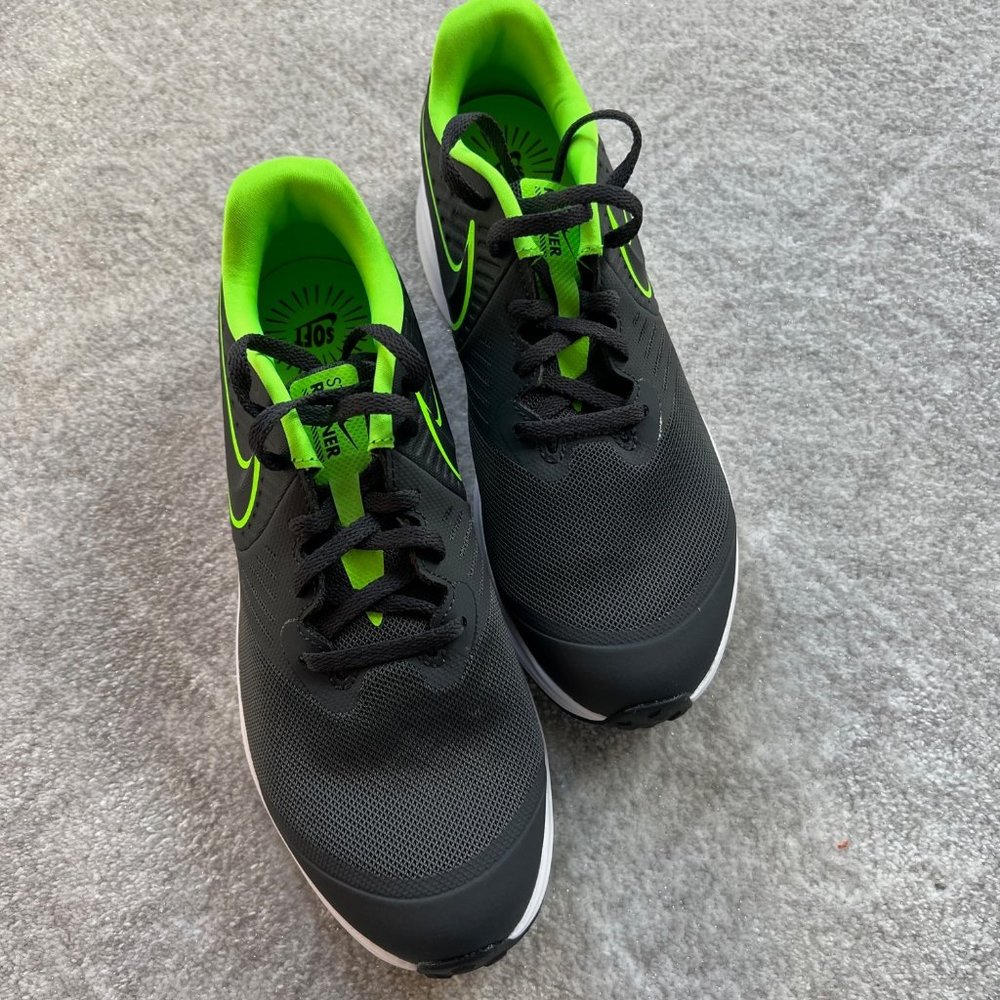 Boys Nike Star Runner 2 Size 6.5